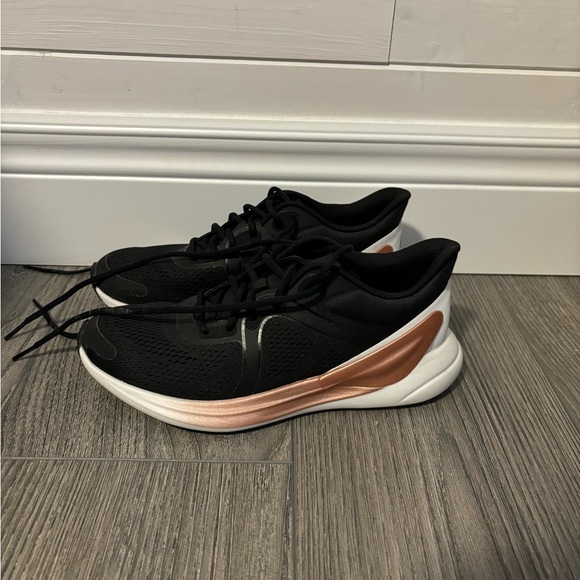 Lululemon Blissfeel Running Shoes - Picture 1 of 3